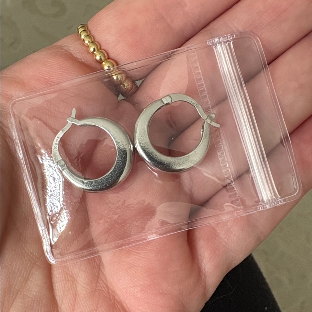 European new .925 sterling silver 
Chic Silver Hoop Earrings